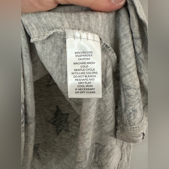 💛Like New💛 Cupio: Women’s Star Print Short Sleeve Shirt- Size 1X (95% Viscose!!) - Picture 5 of 5